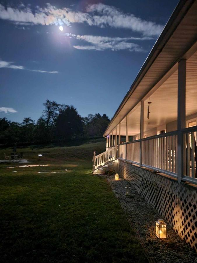 Moonlight Manor Bed & Breakfast Floyd Esterno foto