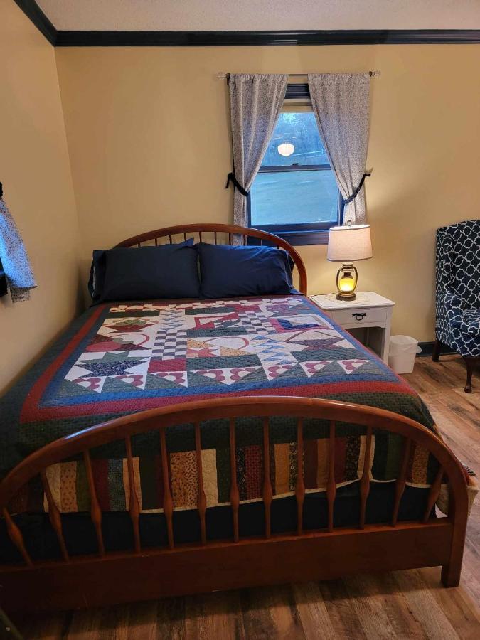 Moonlight Manor Bed & Breakfast Floyd Esterno foto