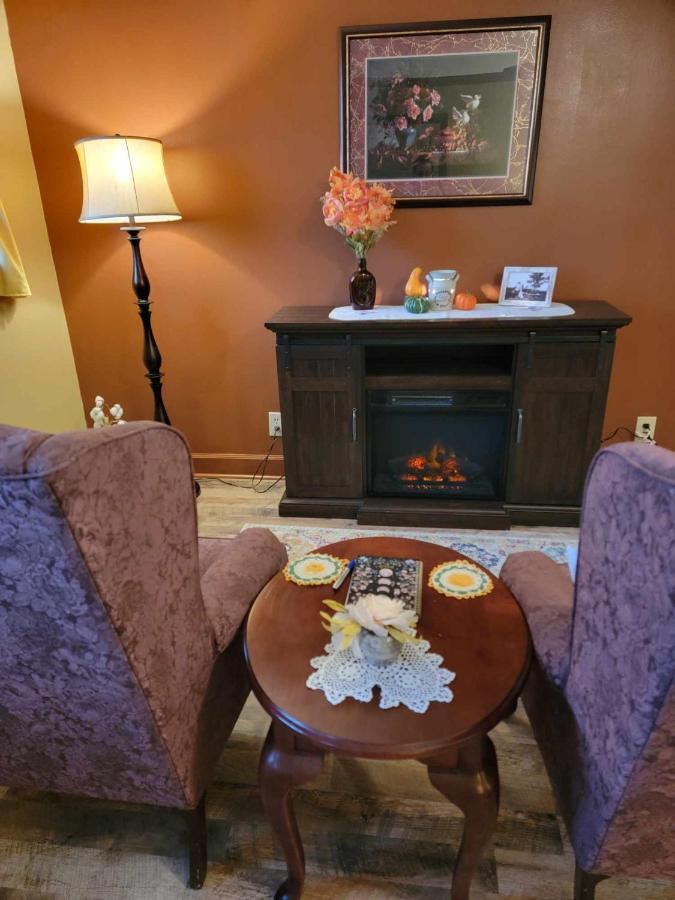 Moonlight Manor Bed & Breakfast Floyd Esterno foto