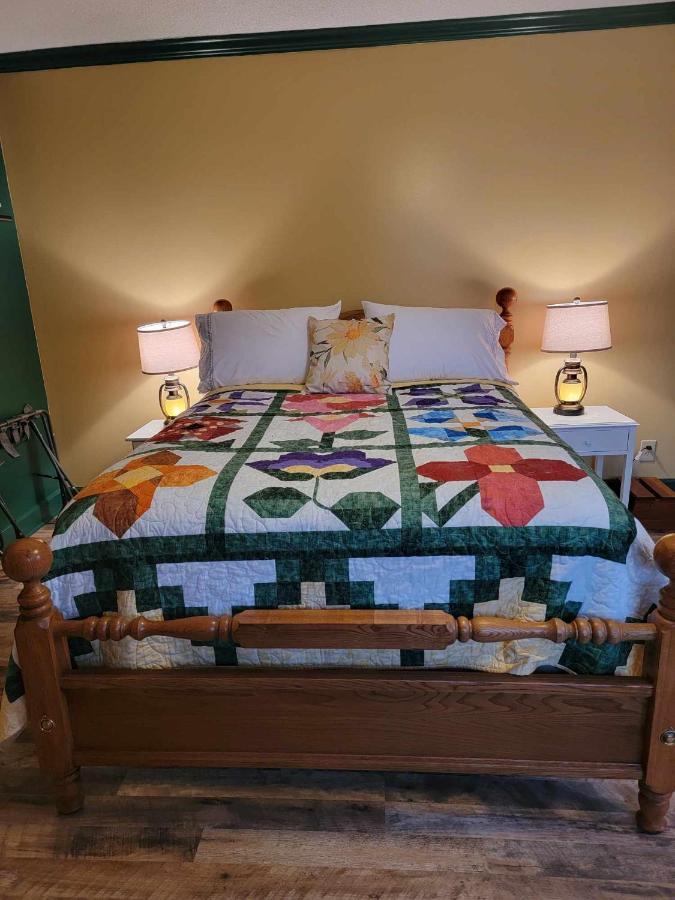 Moonlight Manor Bed & Breakfast Floyd Esterno foto