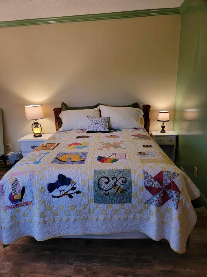Moonlight Manor Bed & Breakfast Floyd Esterno foto