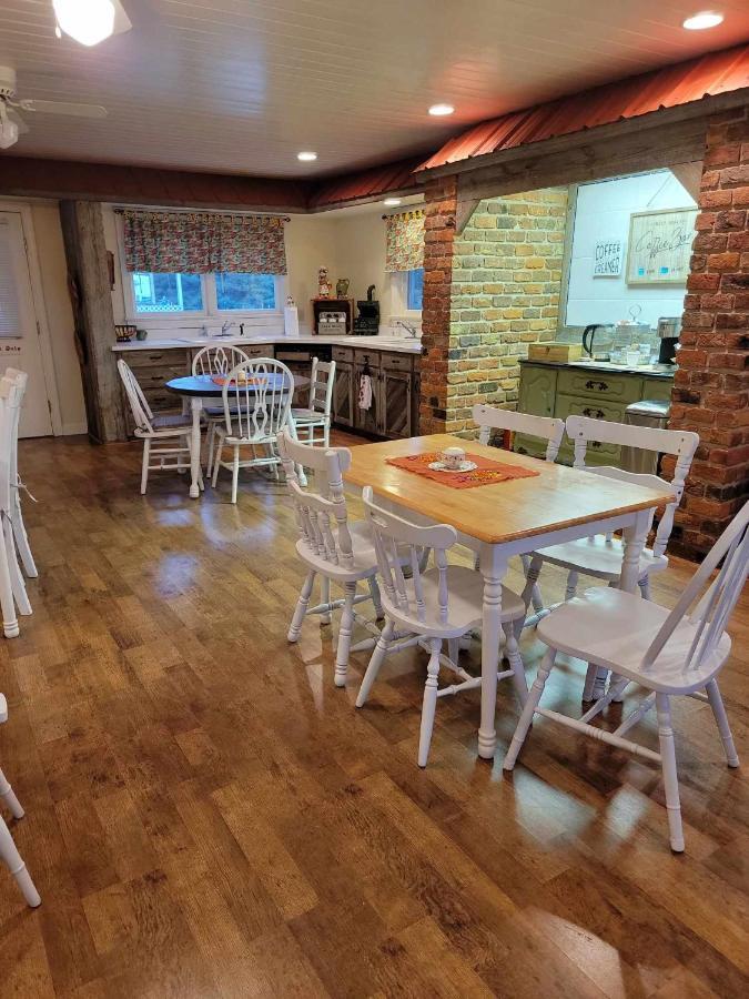 Moonlight Manor Bed & Breakfast Floyd Esterno foto